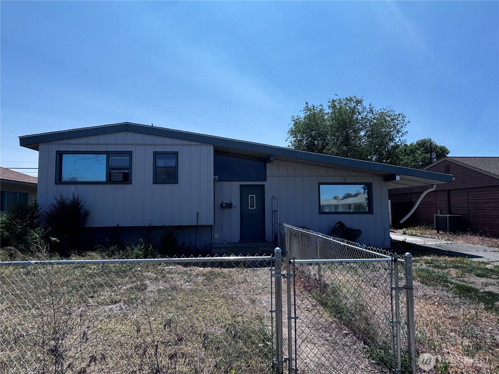 927 Cherry Avenue