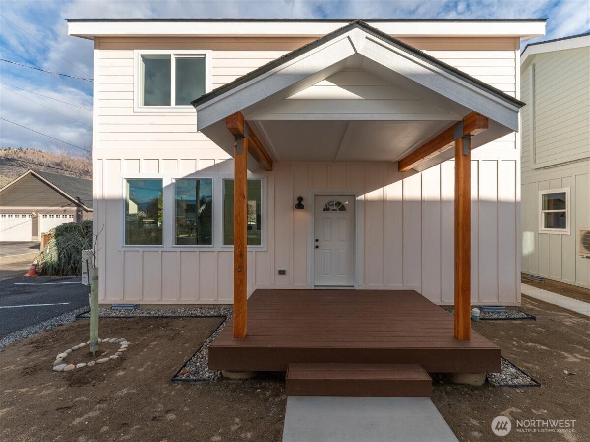 413 Okanogan Avenue