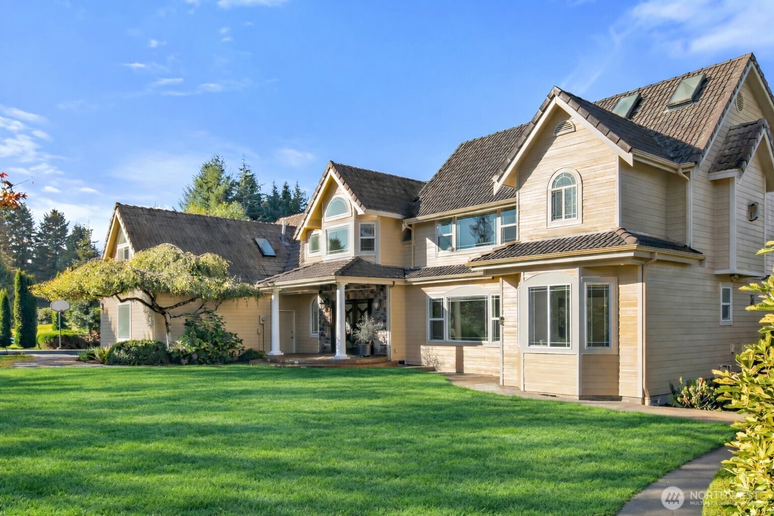 3725 Hollywood Drive