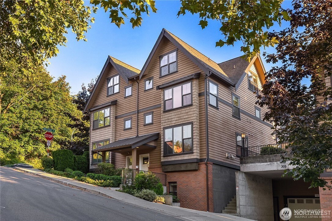 303 Bellevue Way