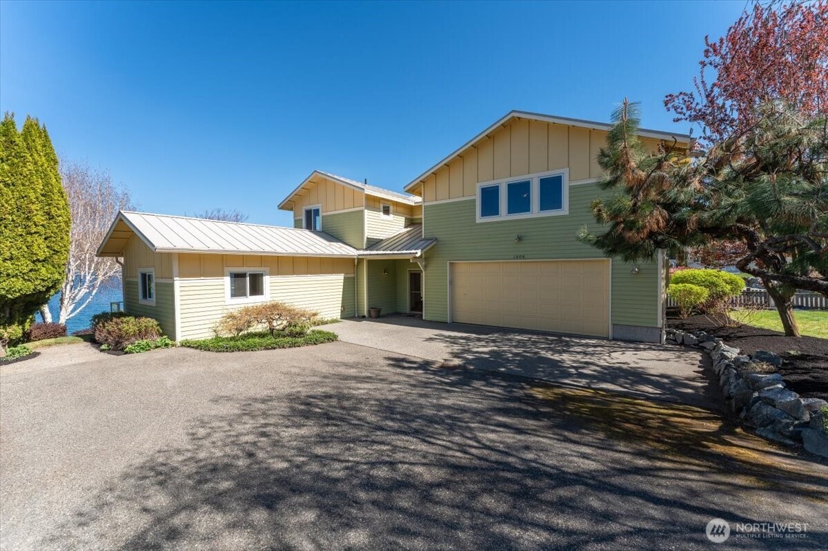 1606 Lakeshore Road