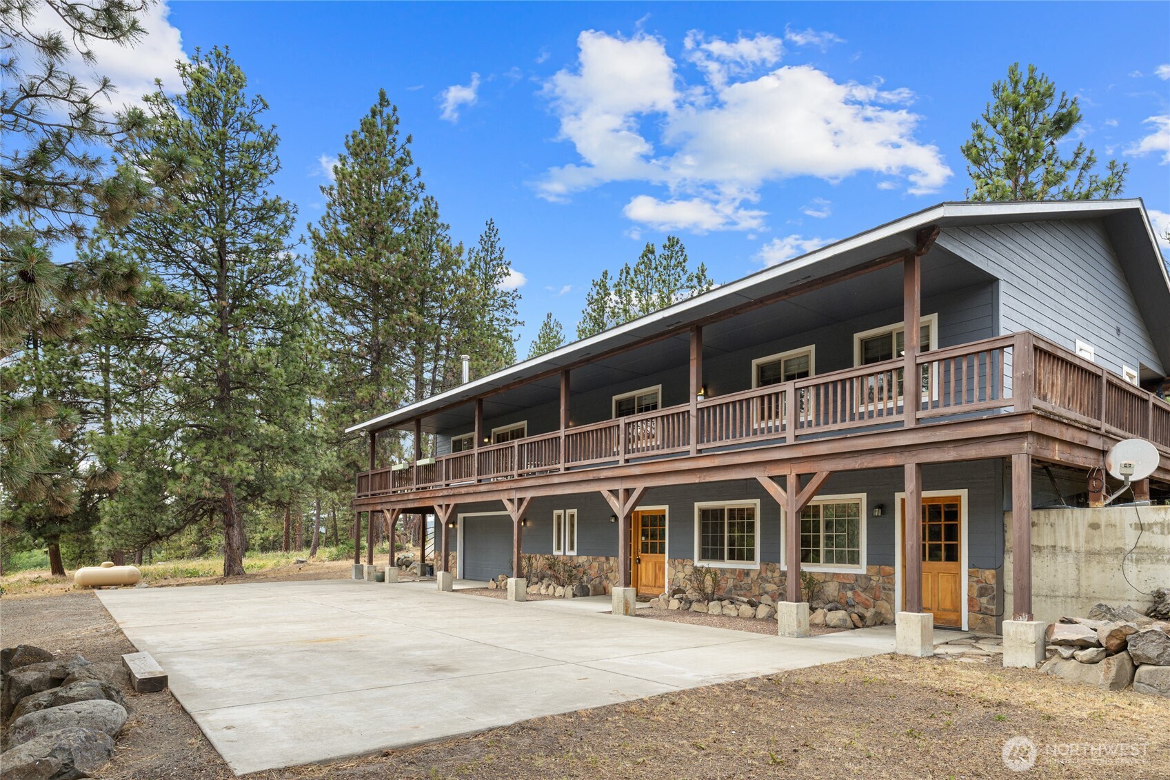 960 Forest Grove