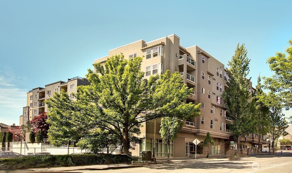 4343 Roosevelt Way #401