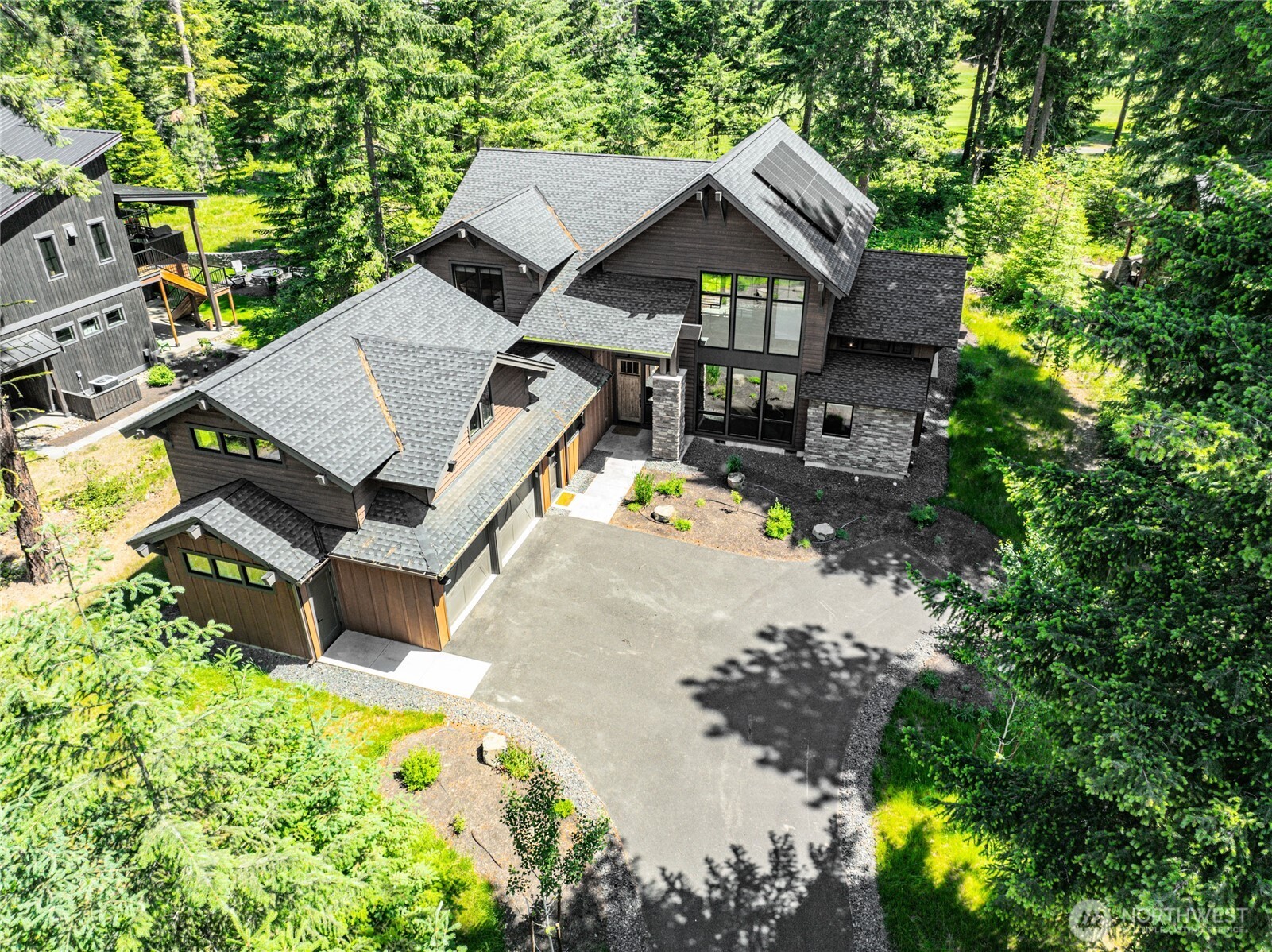 1810 Larkspur Loop