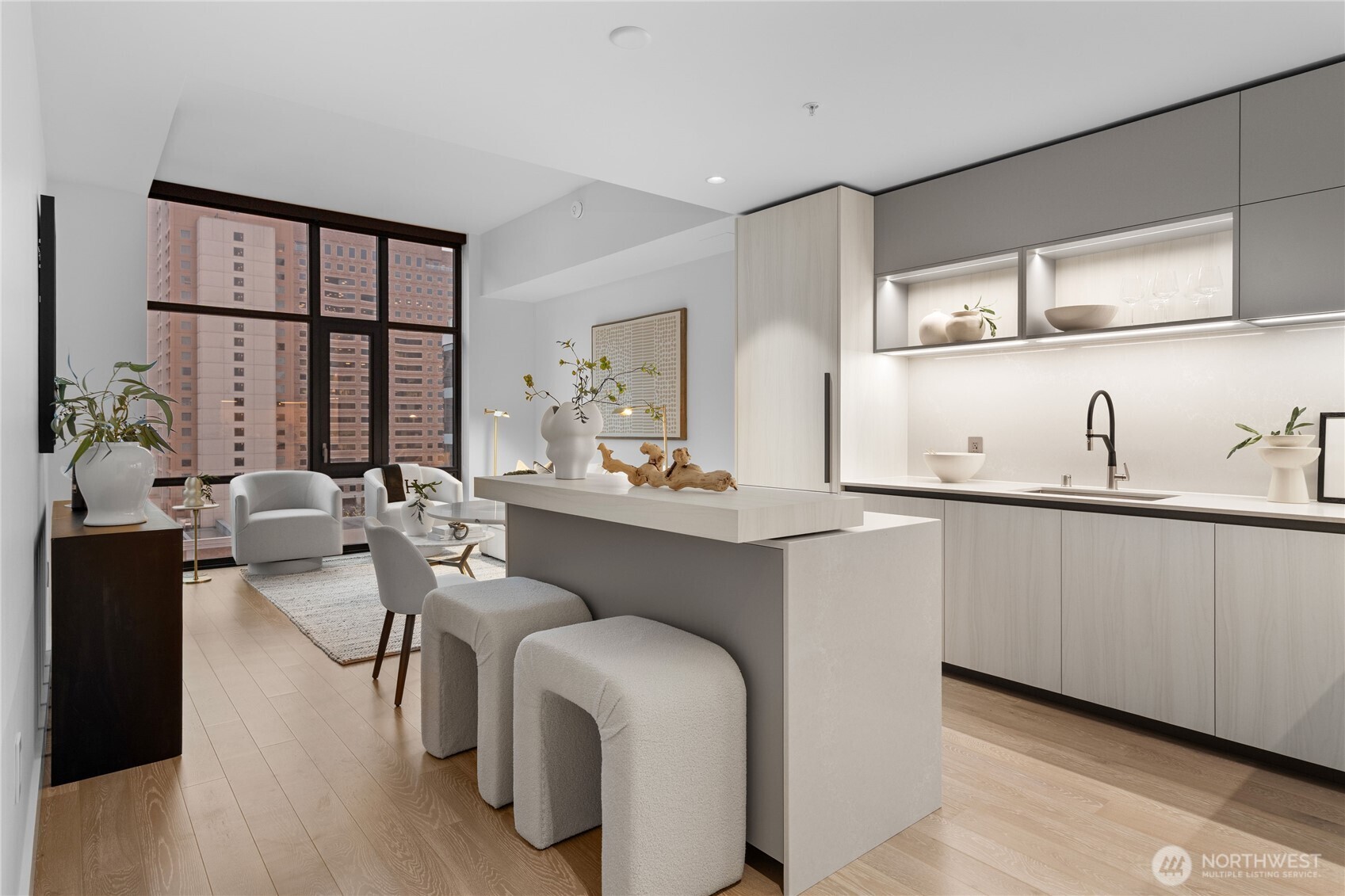 889 Avenue Square #807