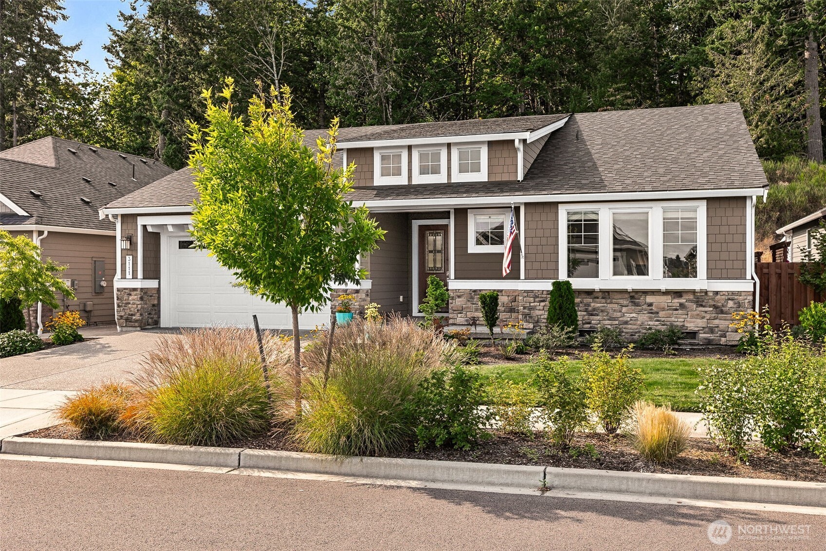 3111 Arrowroot Loop