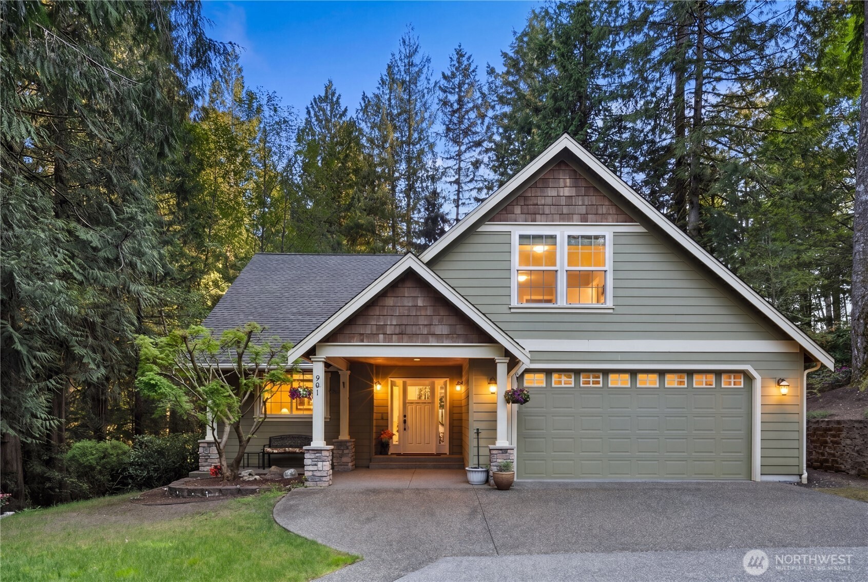 981 Lakeshore Dr