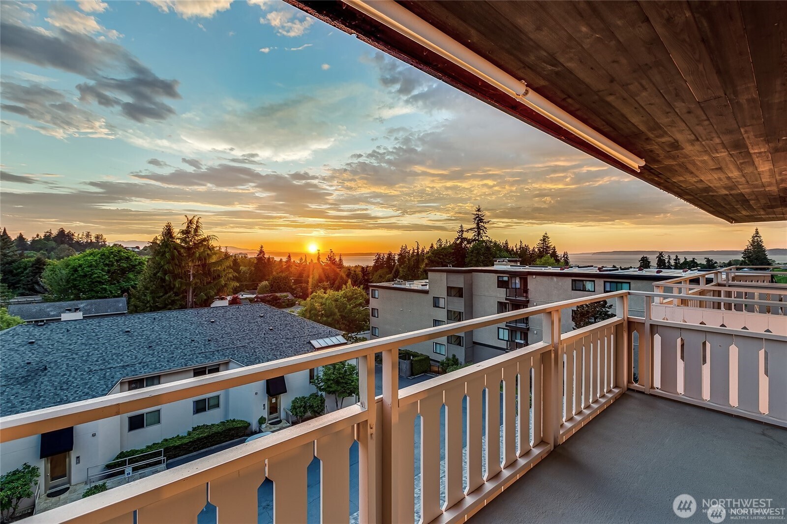 1110 5th Avenue #402