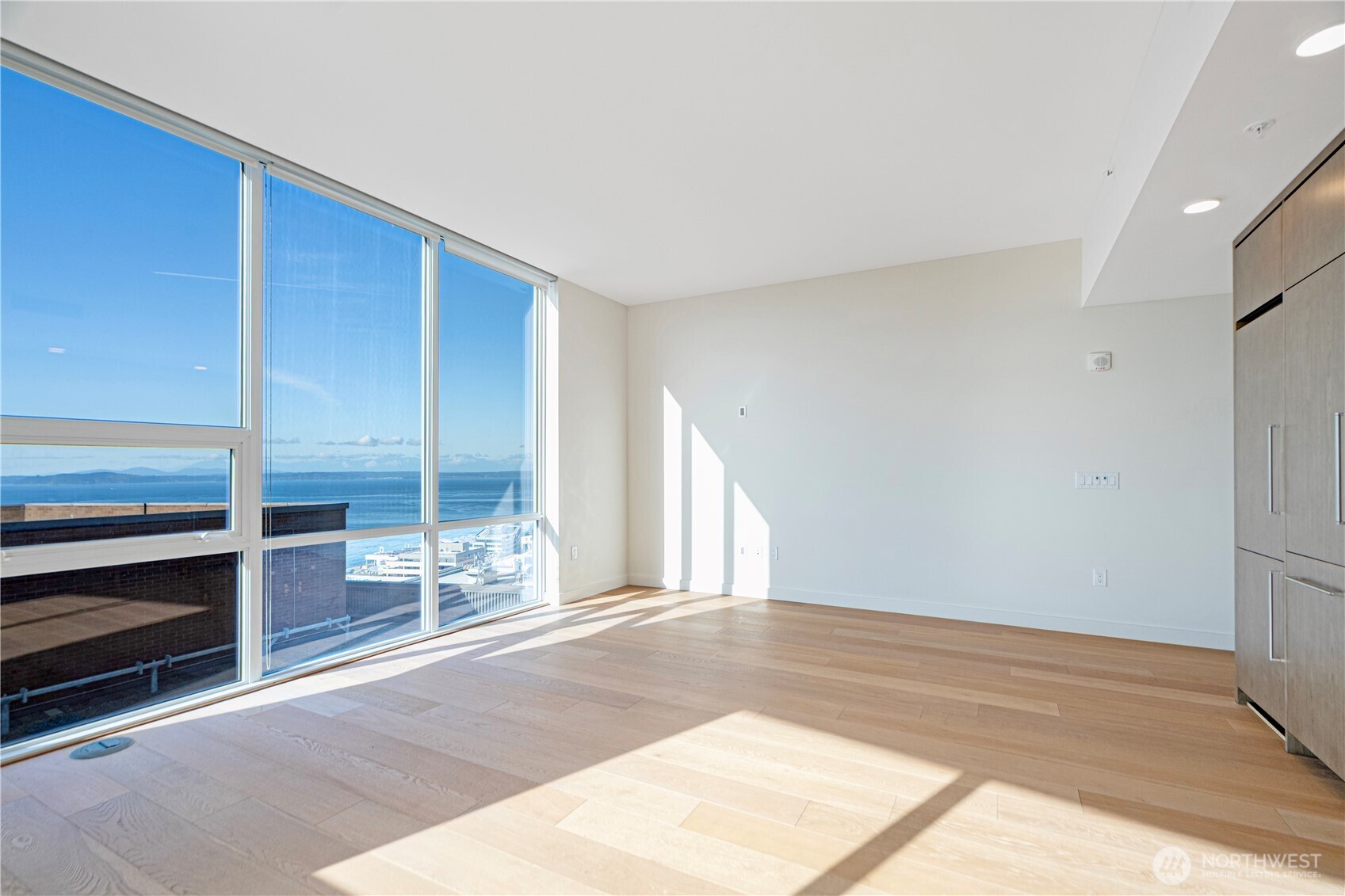 121 Stewart Street #1605