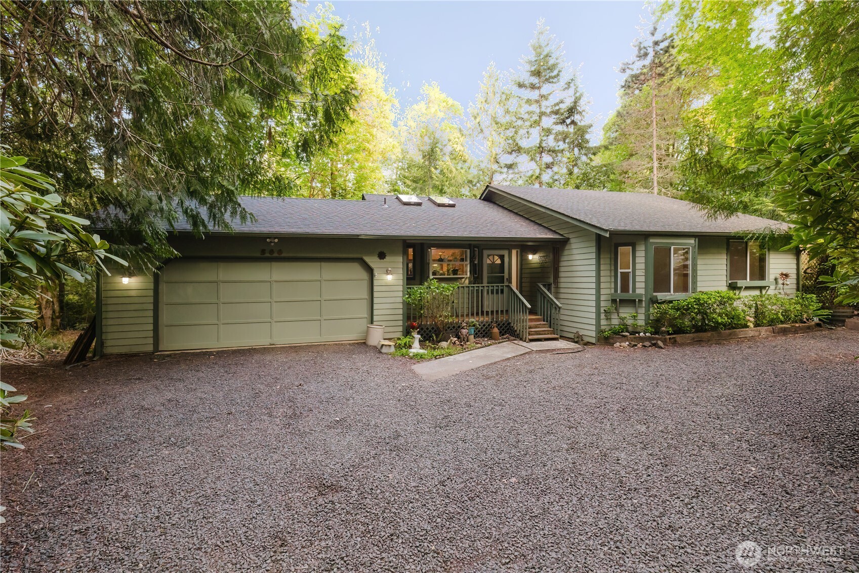 566 Pointes Drive