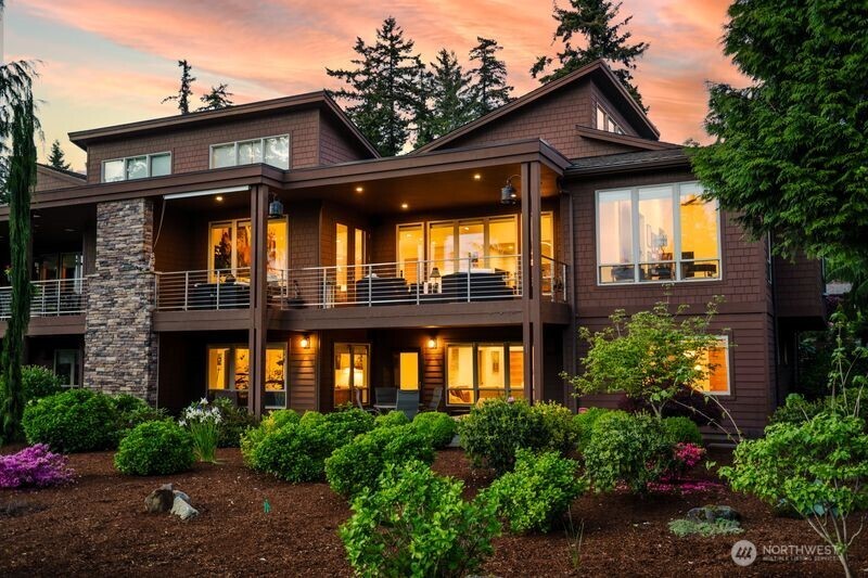 8775 Club House Point Drive