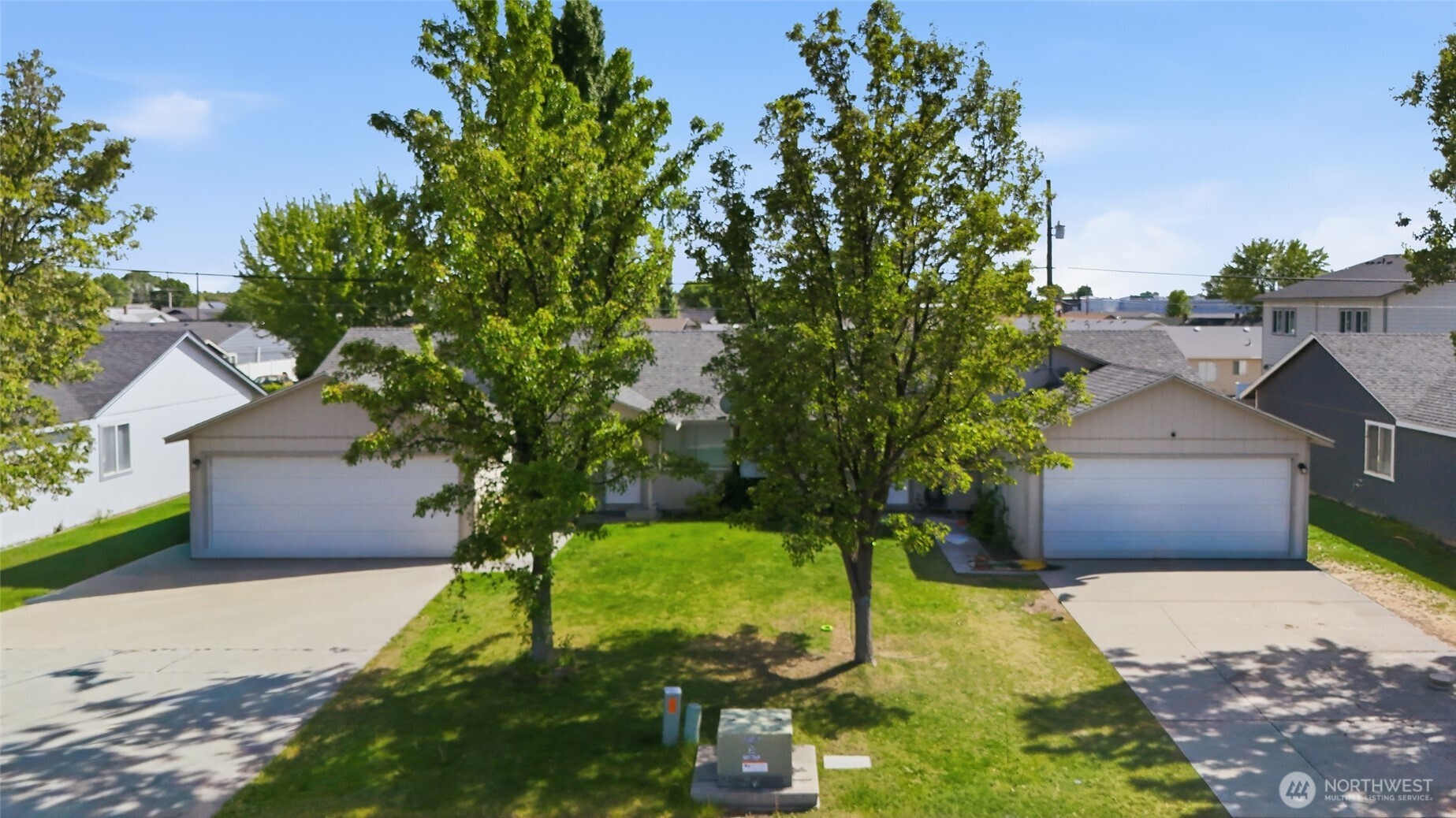 905 907 Ball Court