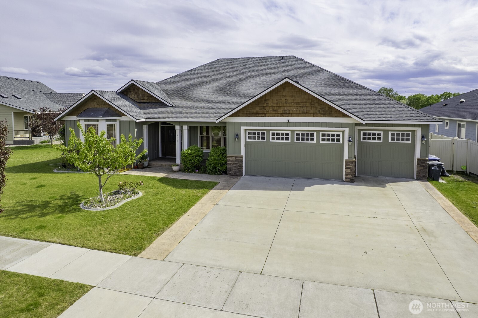 419 Astor Loop