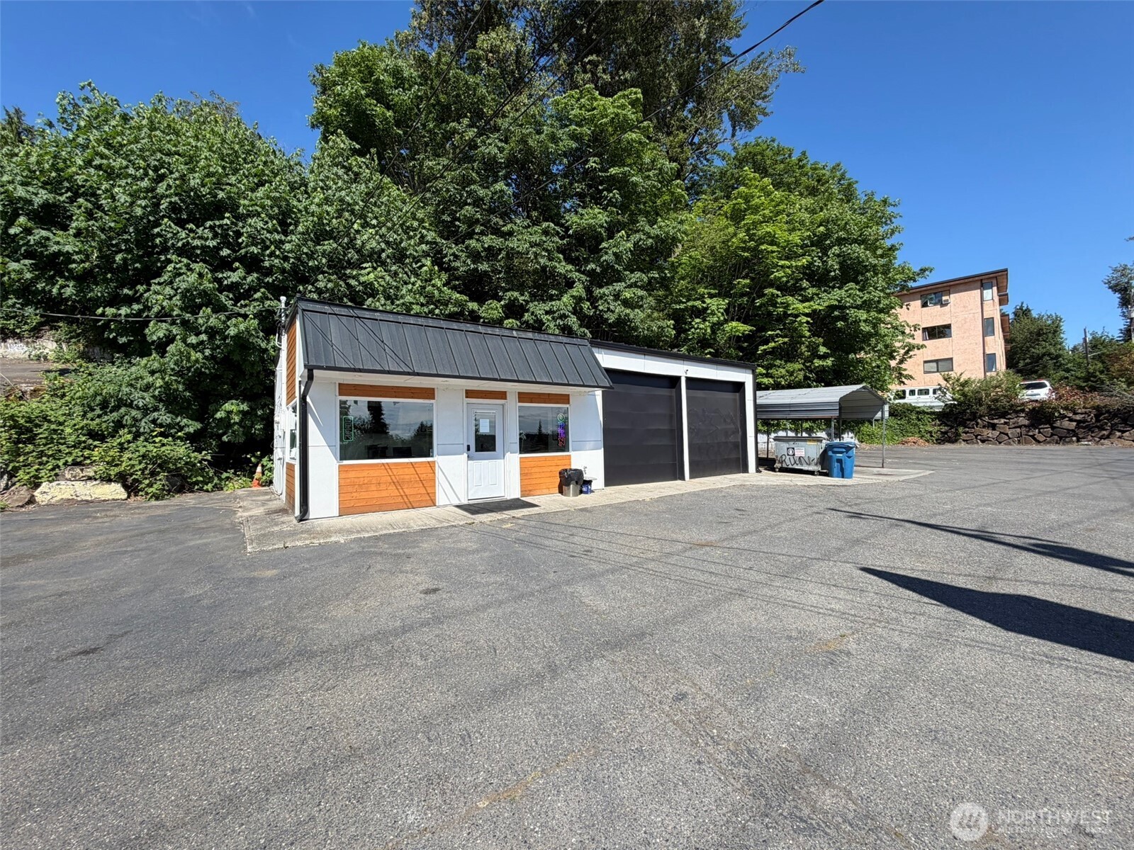 10401 Lake City Way