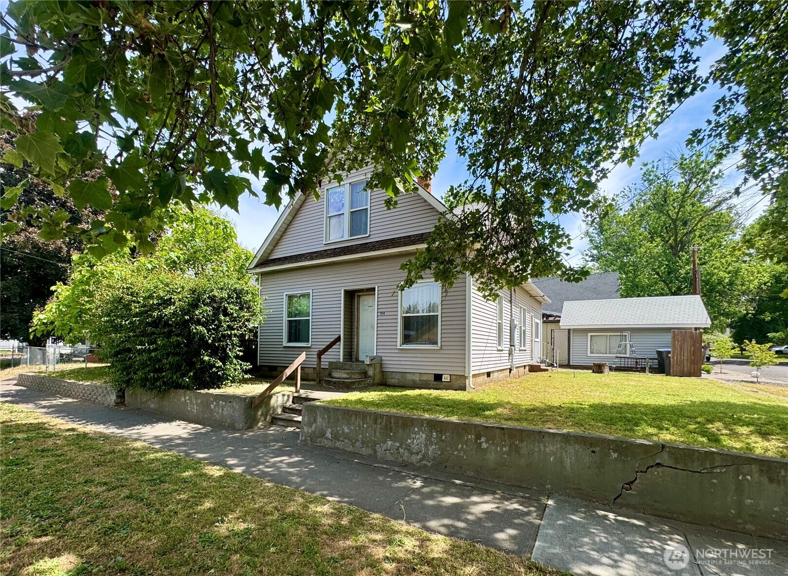 704 Rose Street