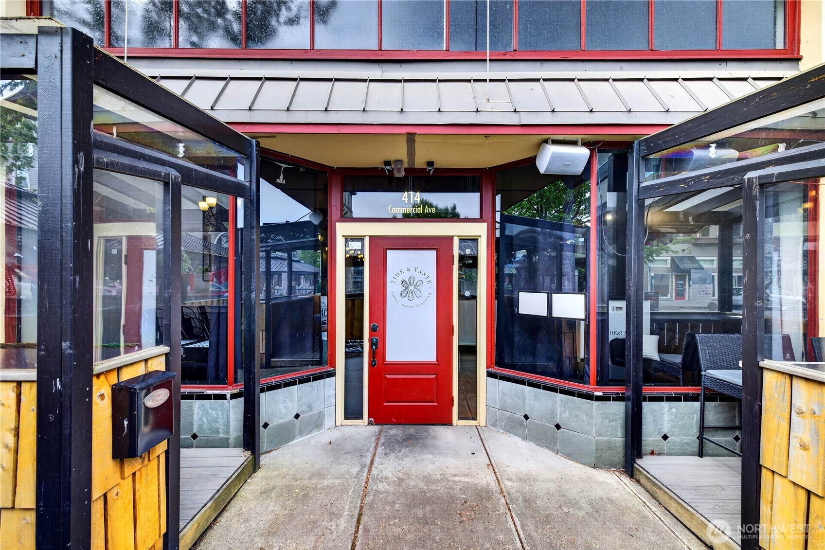414 Commercial Avenue