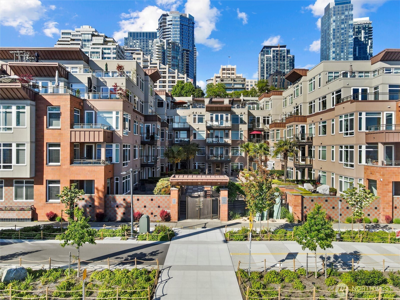1950 Alaskan Way #422