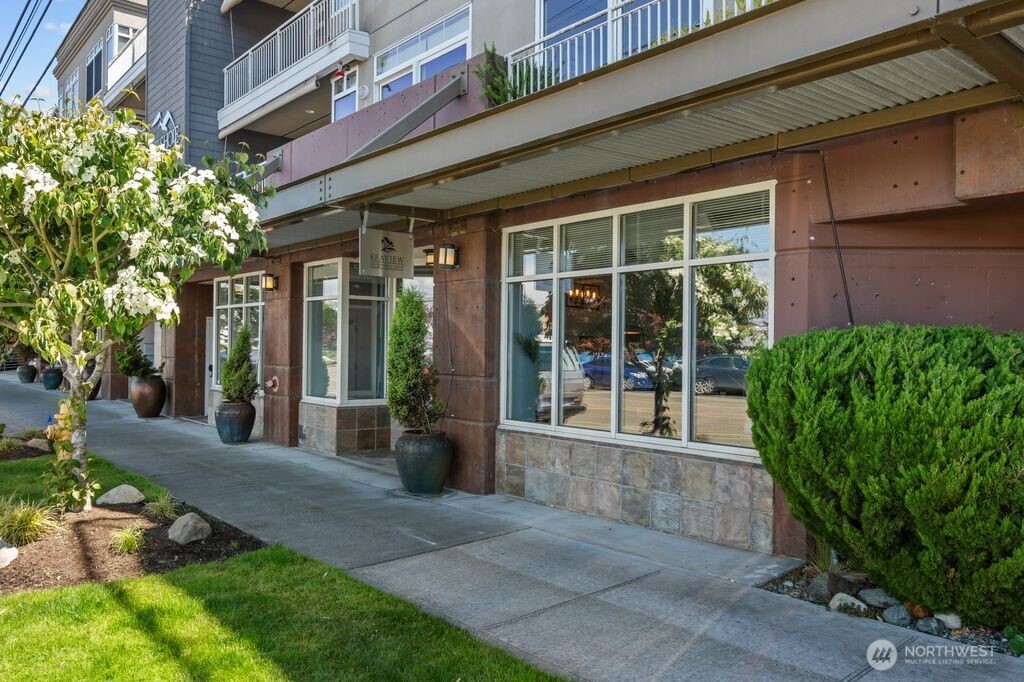 6044 Seaview Avenue #102