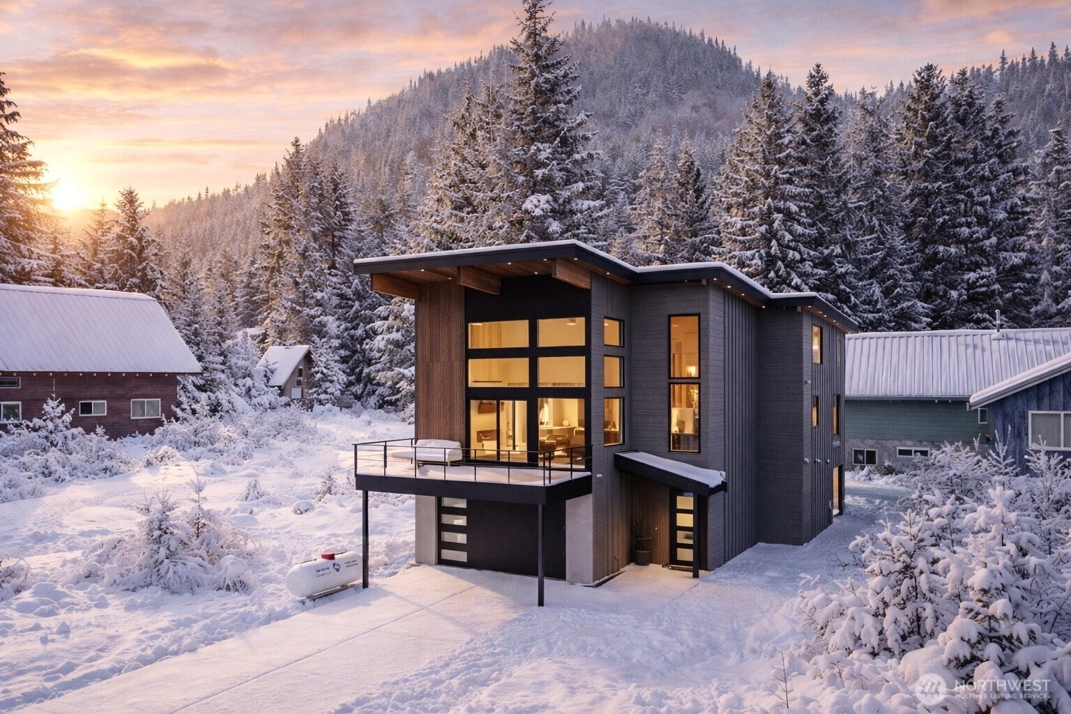 811 Hyak Dr