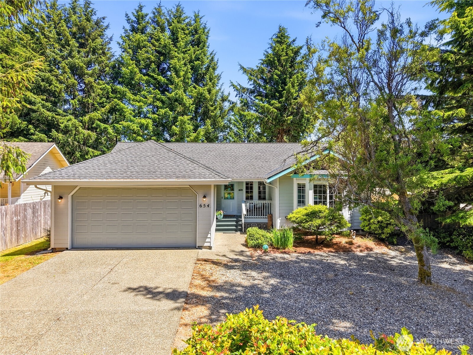 654 Woodland Loop