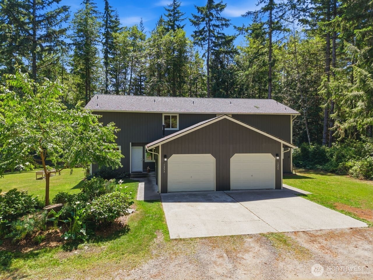 1353 - 1355 Saddle Club Road