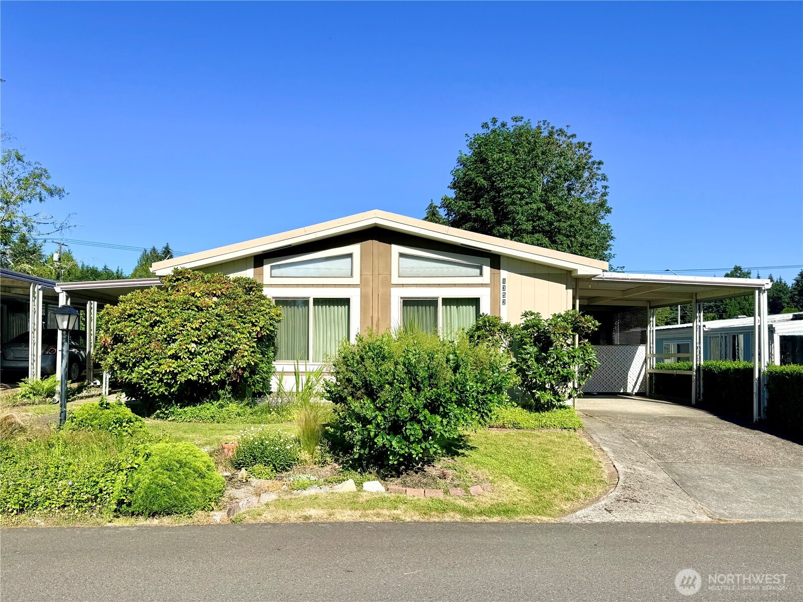 1352 Alonda Lane