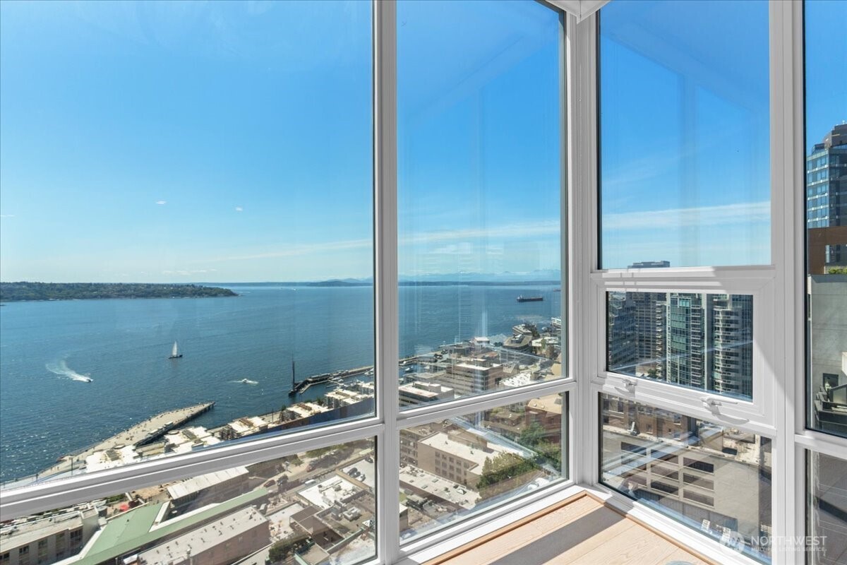 121 stewart Street #2507