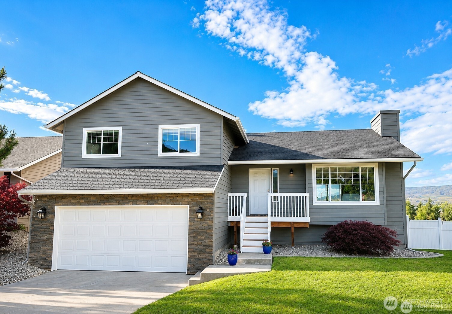 576 Saddle Rock Loop