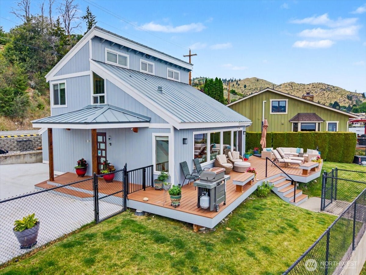 1386 Lakeshore Road