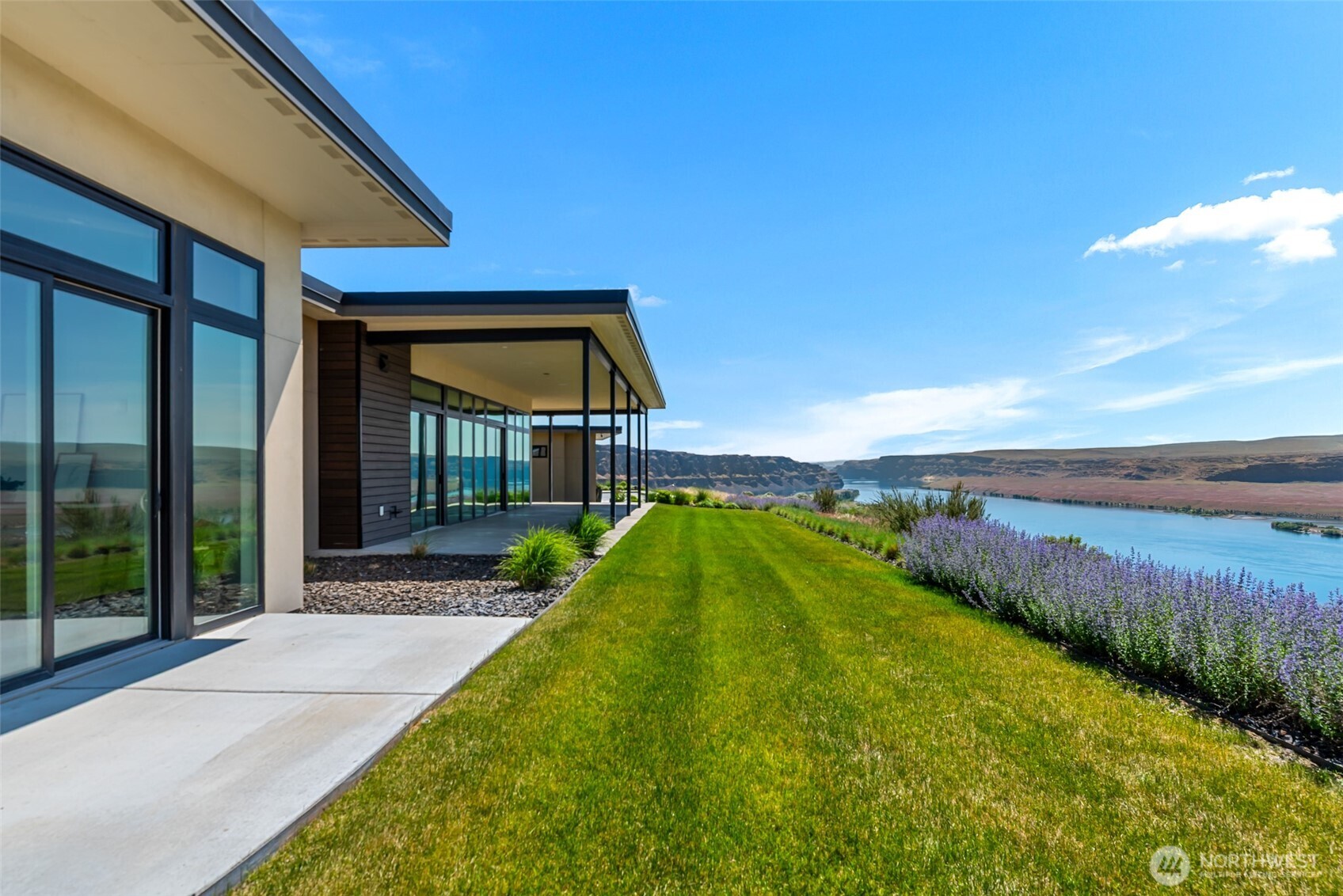 9665 Ridgeview Drive