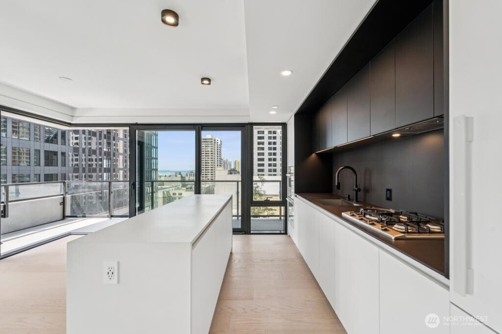 300 Virginia Street #812