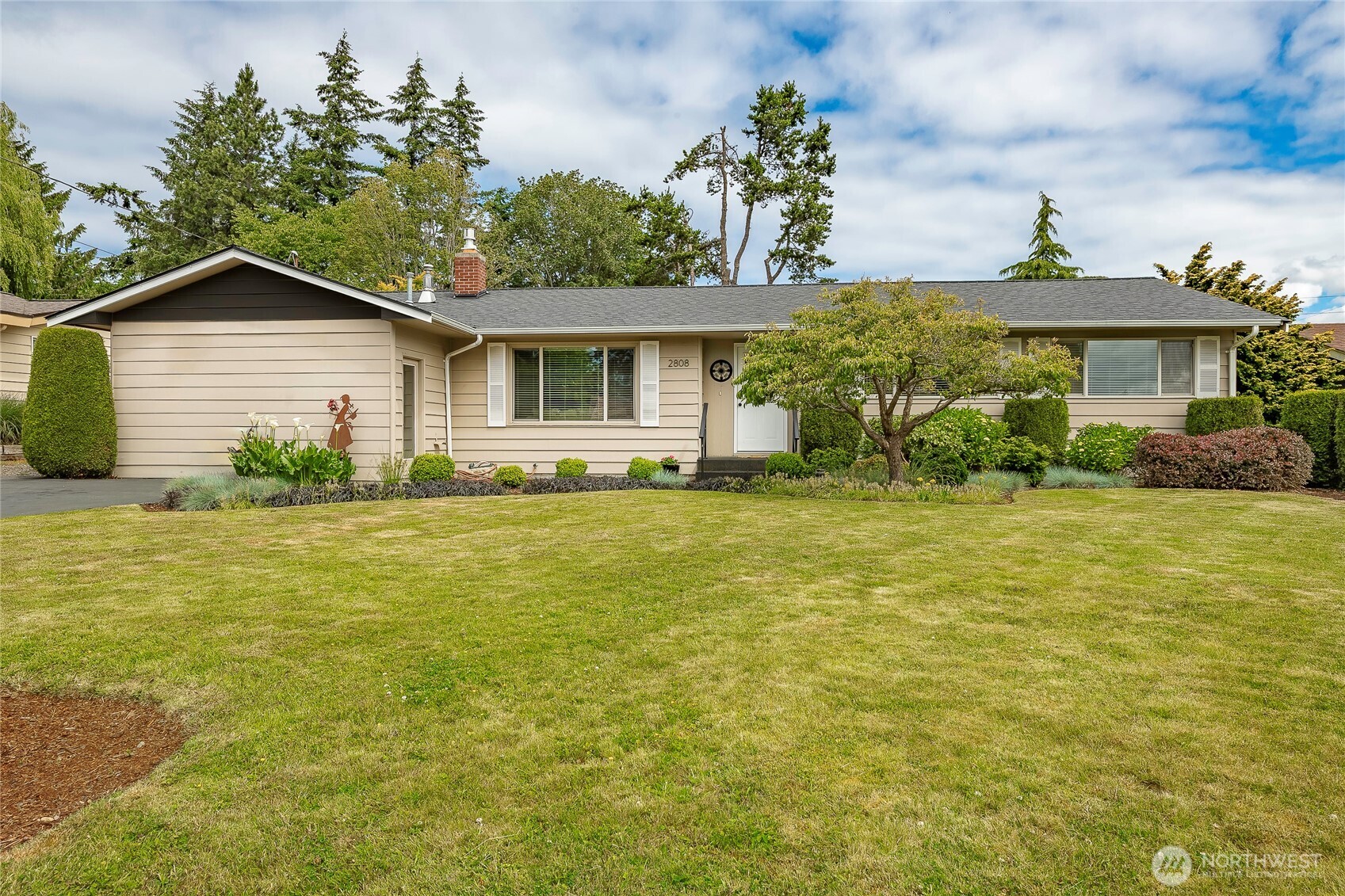 2808 Azalea Place
