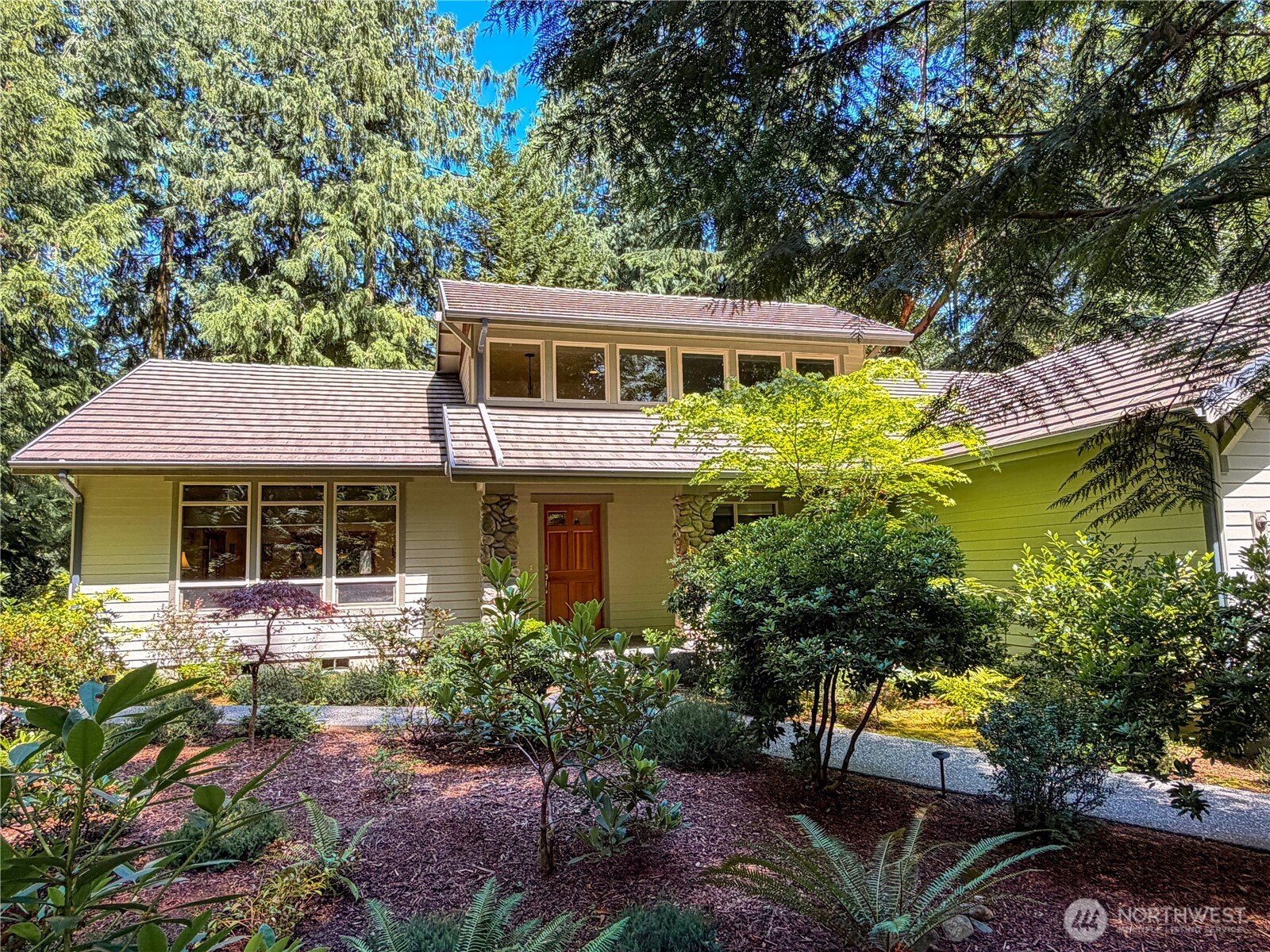 460 Pinecrest