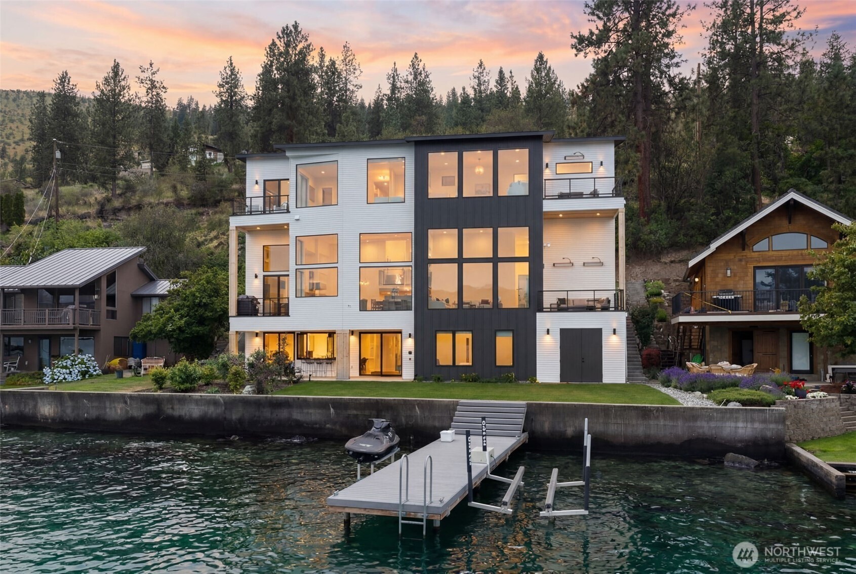 3212 Lakeshore Road