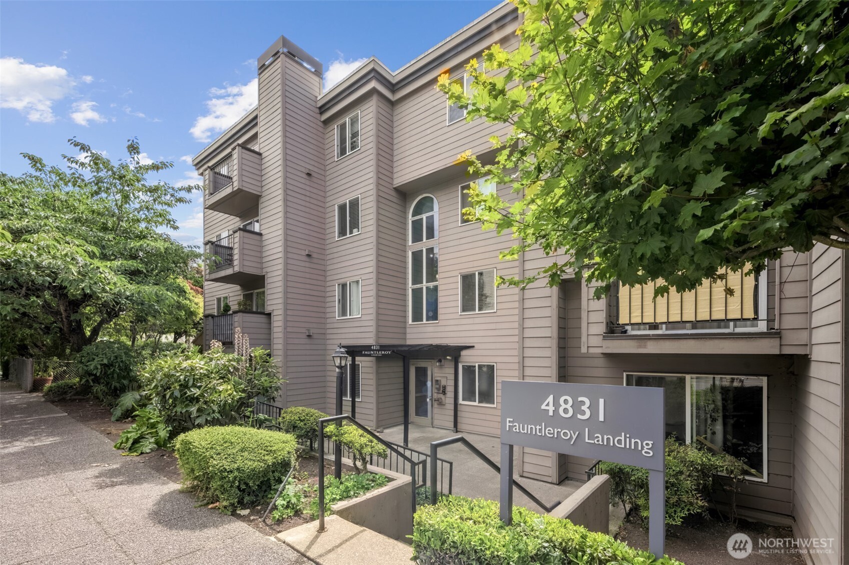 4831 Fauntleroy Way #103