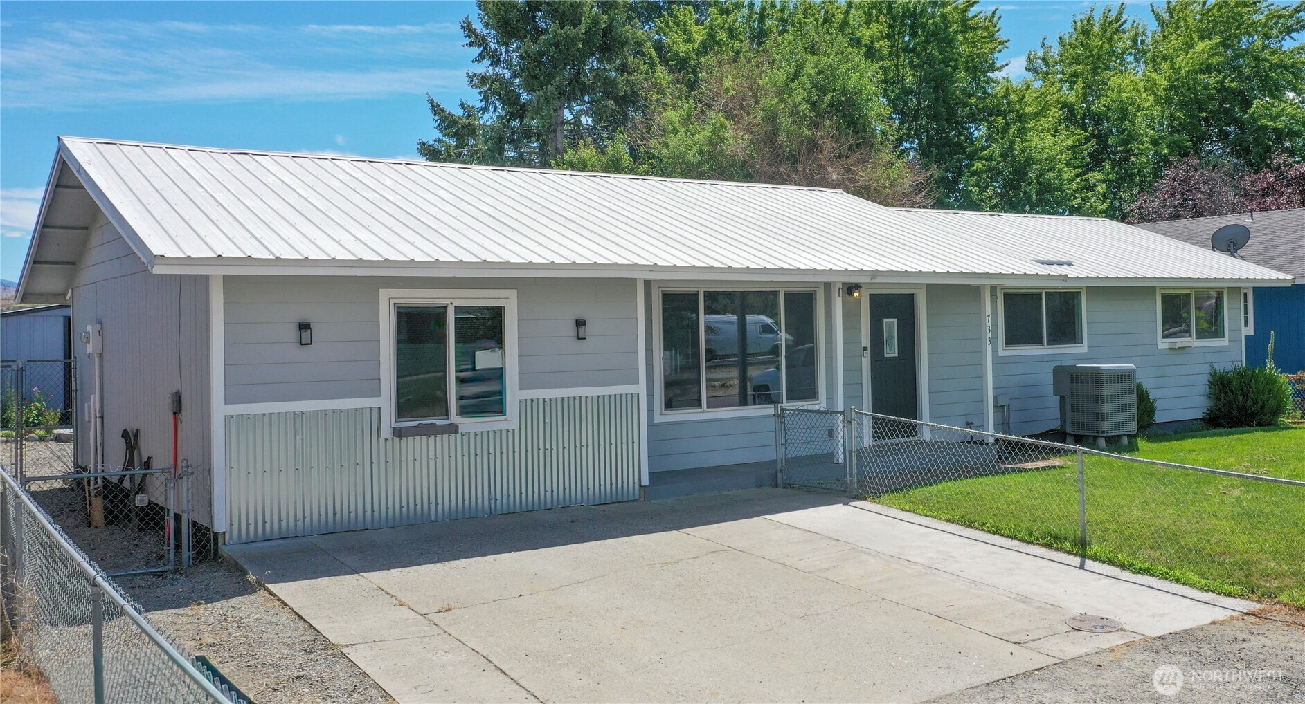 733 Ridge Place