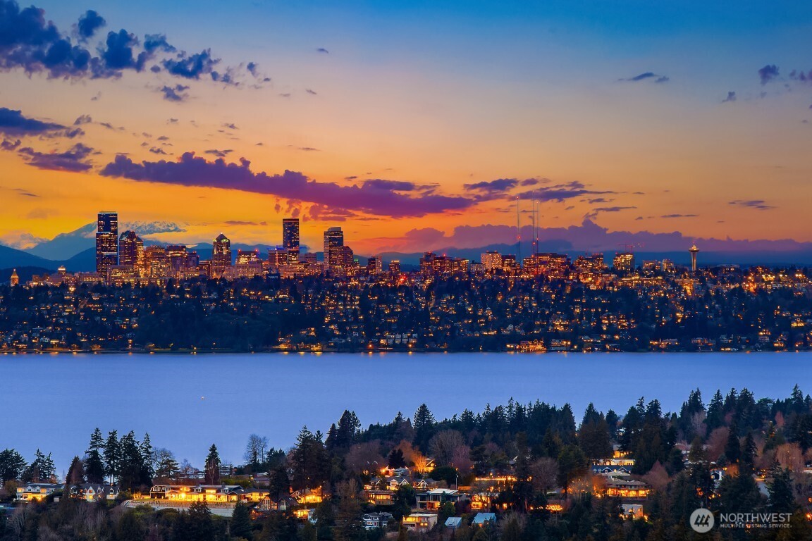 650 Bellevue Way #4004