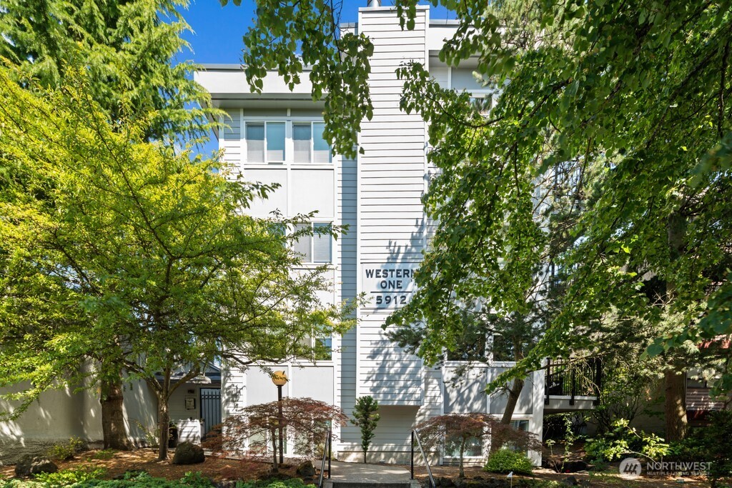 5912 California Avenue #201
