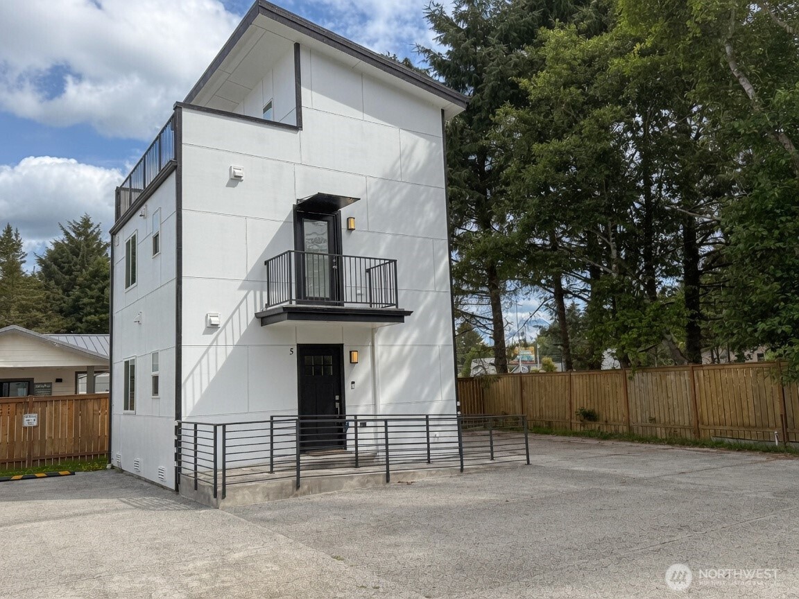 890 Magellan Avenue #5