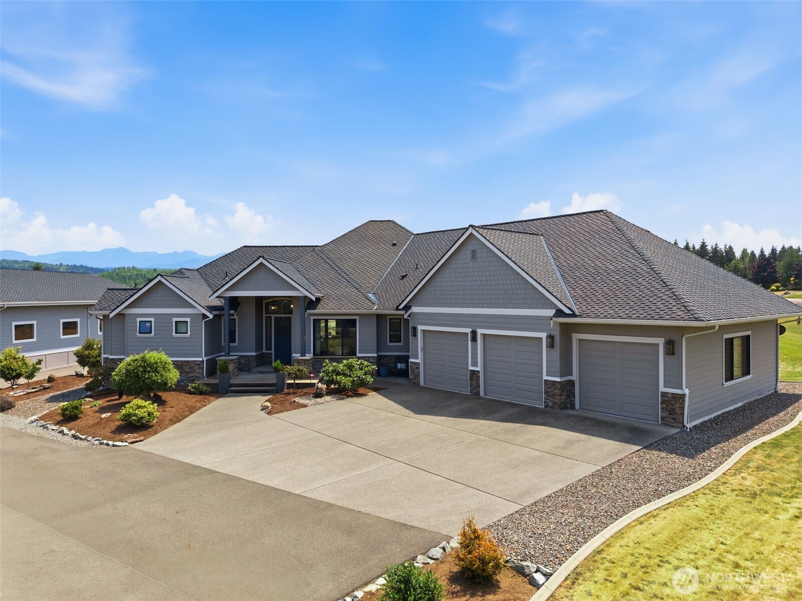 28210 142nd St E / AIRSTRIP HOME
