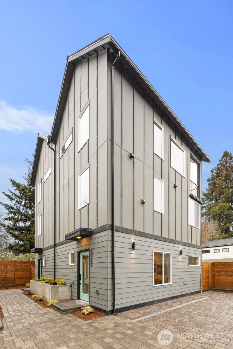 806 C Rose Street