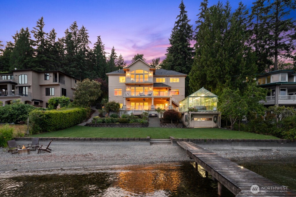 454 Lake Sammamish Parkway