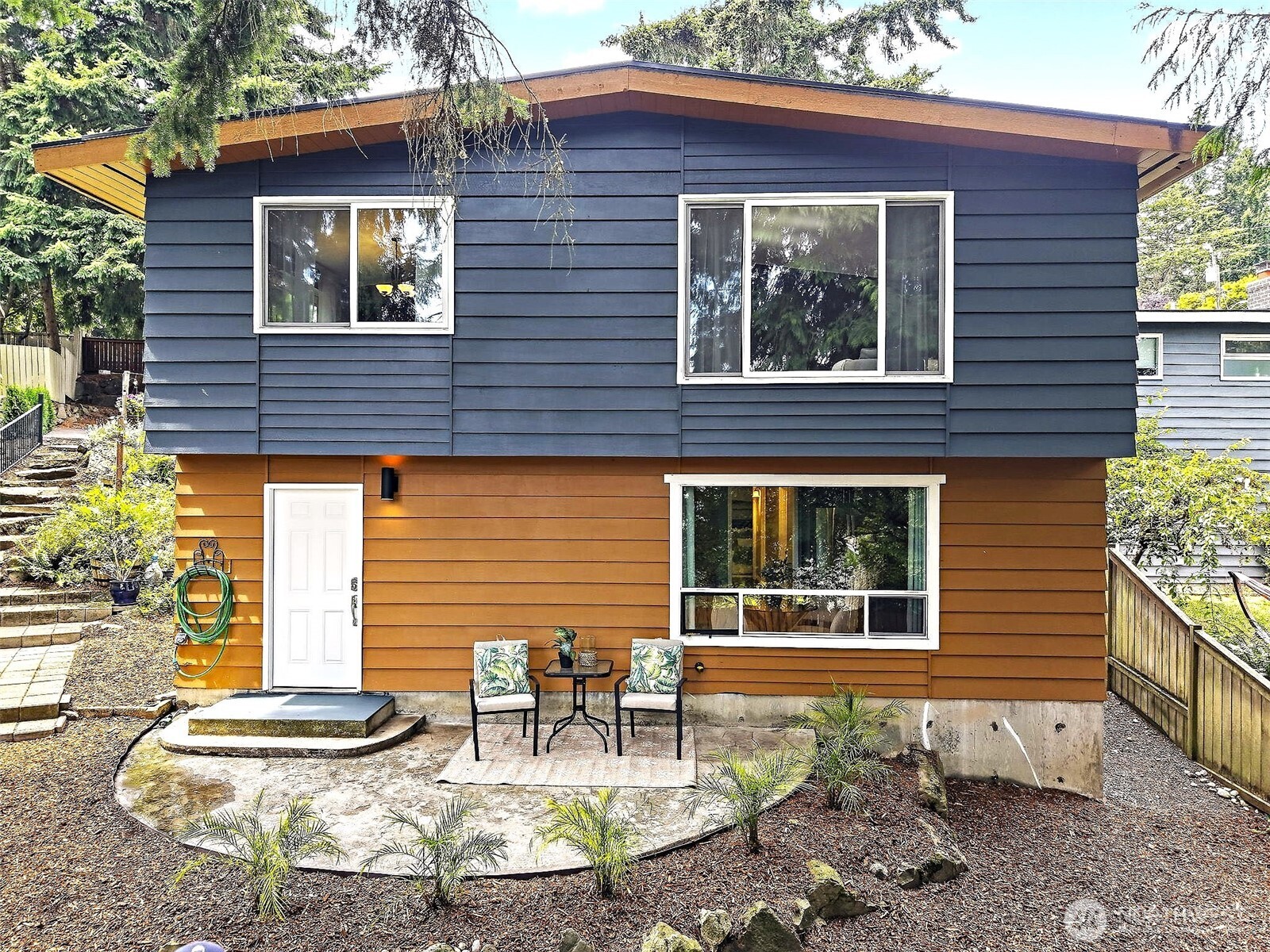 16106 Densmore Avenue