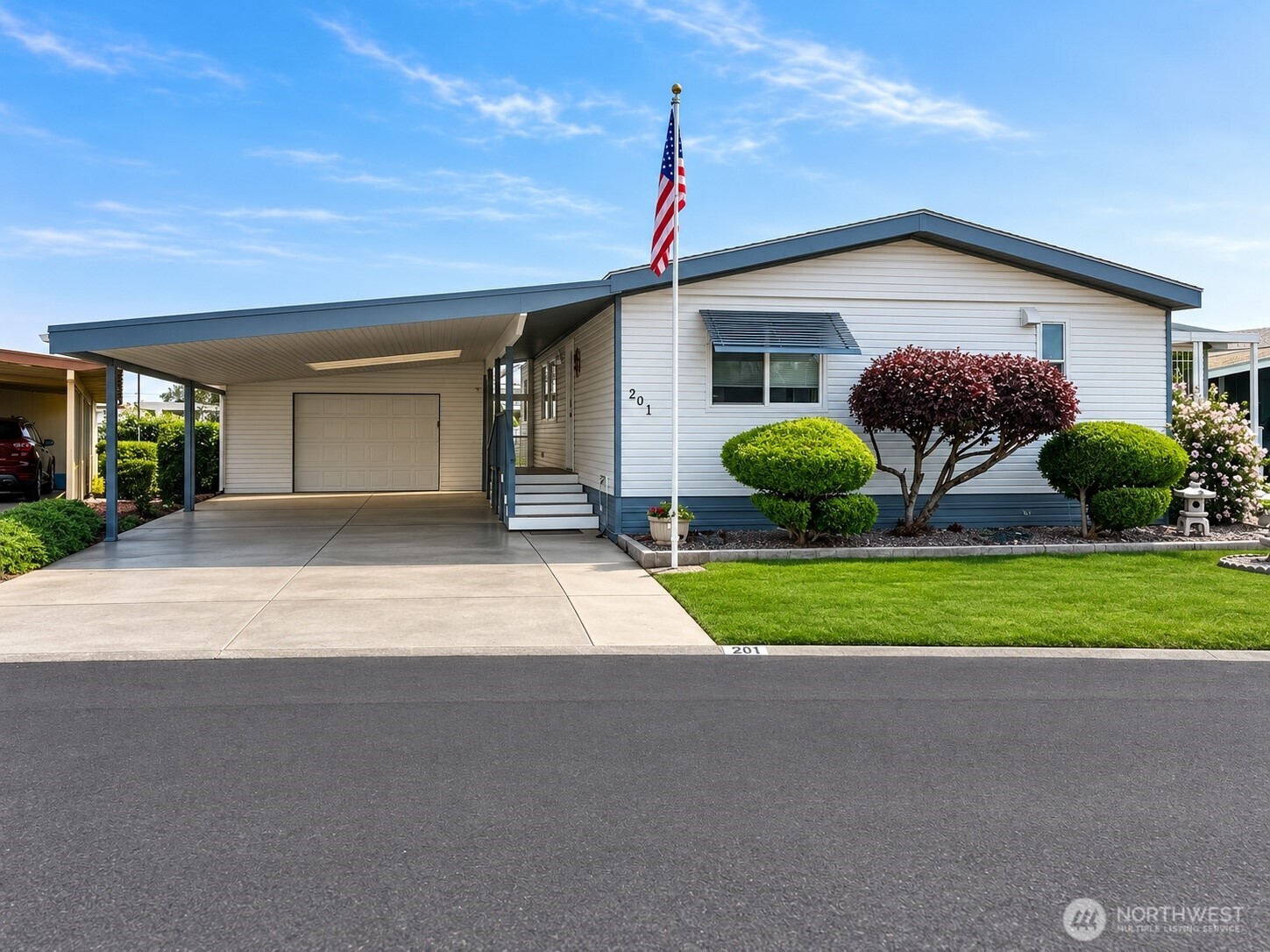 2240 Broadway Avenue #201
