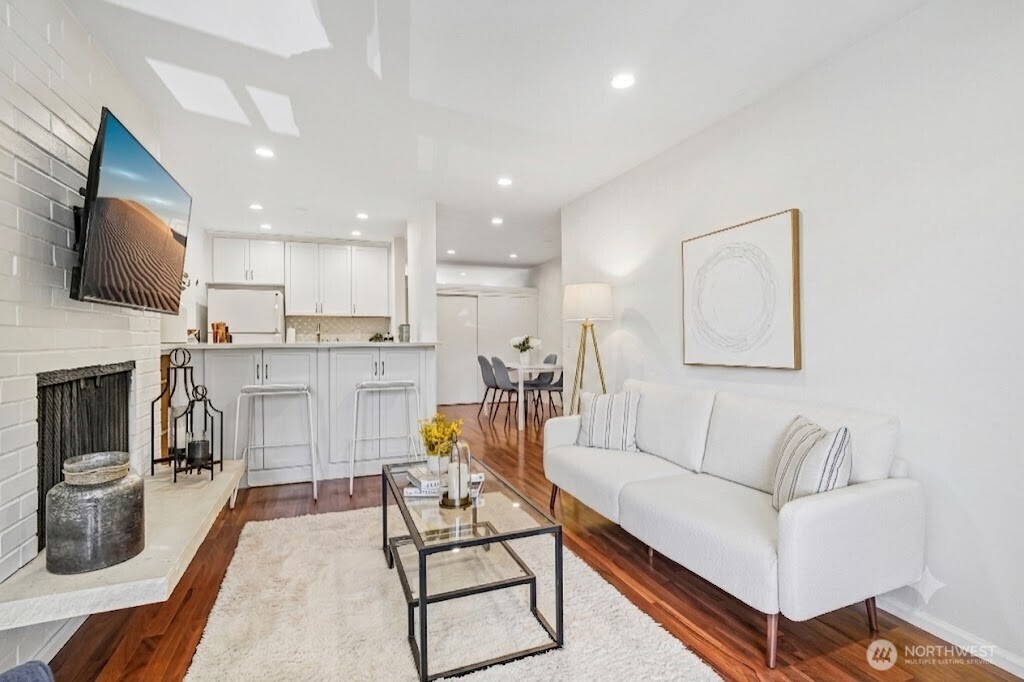 901 5th Avenue #107