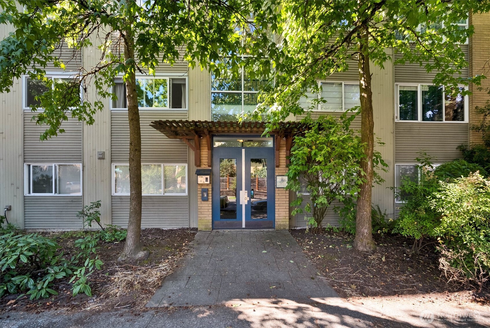 2111 John Street #204