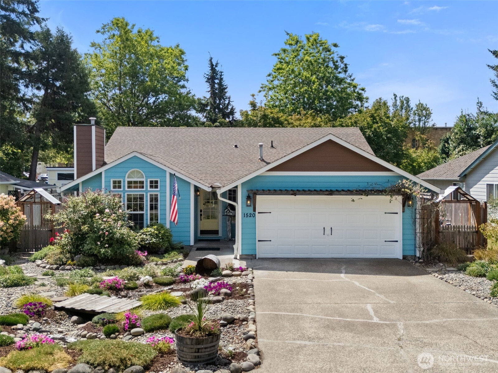 1520 Mapleridge Drive