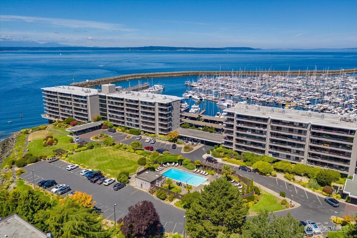 6535 Seaview Avenue #305B
