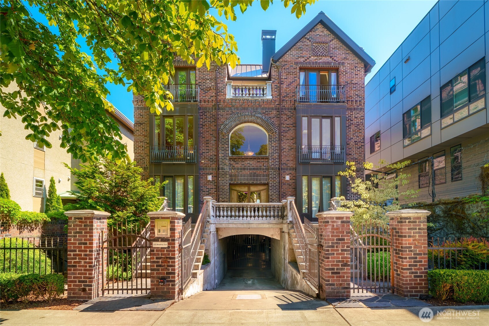 1122 Broadway #301