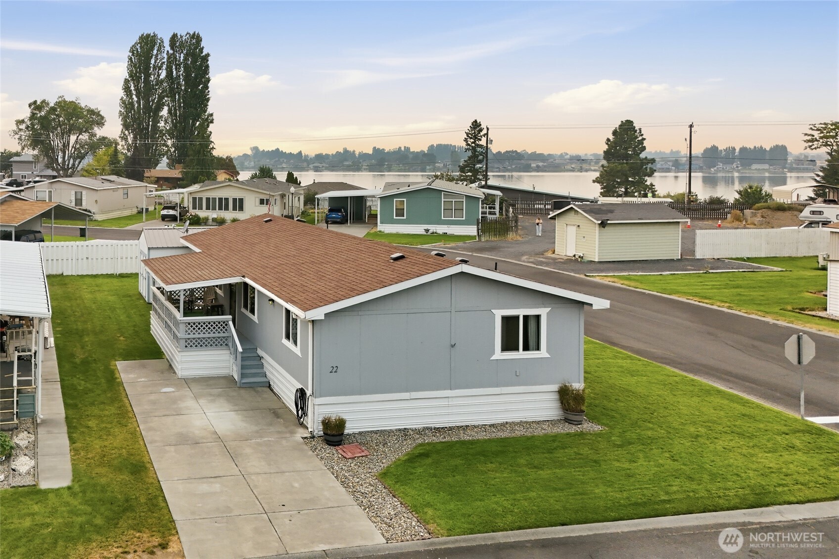 2240 Broadway Avenue #22